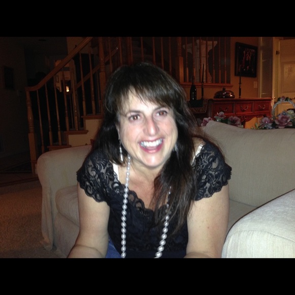 Meet your Posher, Debby - Picture 2 of 6